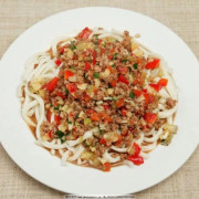 34. Beef with Eggplant Noodles <br> 茄子牛肉面